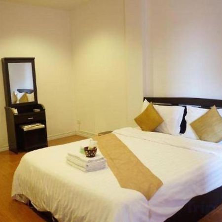Oyo 1089 Baan Boran Otel Bangkok Dış mekan fotoğraf